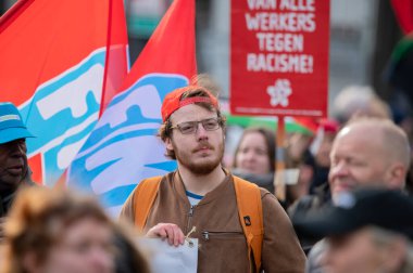 Uluslararası Irkçılık ve Ayrımcılığa Karşı Gün 'de Amsterdam' da Erkek Protestocuların Kapanışı 23-3-2024