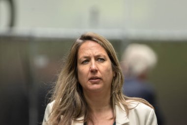 Amsterdam 'daki Keti Koti Festivali' nde Marjolein Moorman 'ı Kapat 1-7-2024