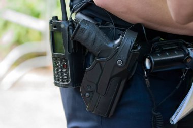 Amsterdam 'da Polis Silahını Kapat Hollanda 1-7-2024