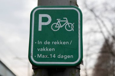 Amsterdam 'da Kapalı Otopark Bisikletleri Sınırlandırıldı Hollanda 20-3-2024