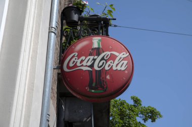 Amsterdam 'daki Coca Cola Tabelasını kapatın Hollanda 18-5-2024