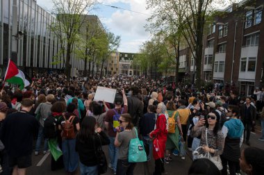 UVA Üniversitesi Amsterdam 'daki Öğrenci Gösterisinde Özgür Filistinli 7-5-2024