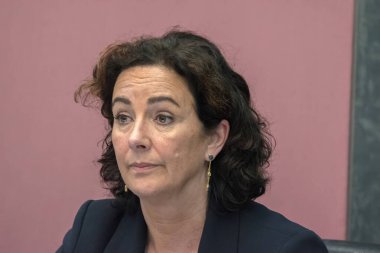 Femke Halsema, Amsterdam Raadszaal binasındaki halk toplantısında Hollanda 10-5-2024