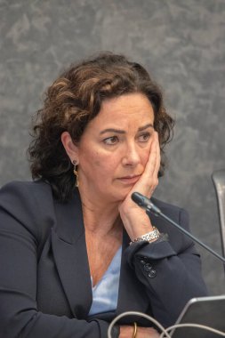 Femke Halsema, Amsterdam Raadszaal binasındaki halk toplantısında Hollanda 10-5-2024
