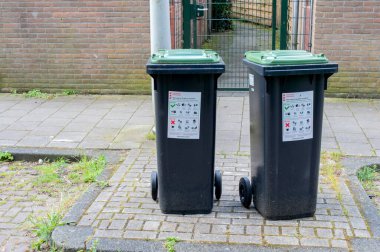 Amsterdam 'daki Gemeente Amsterdam GFT Kutuları Hollanda 19-6-2024 Gemeente Amsterdam GFT Kutuları Hollanda 19-6-2024