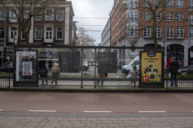 Frederiksplein Tren Durağı Amsterdam, Hollanda 26-3-2024