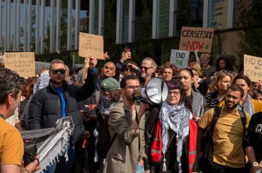 UVA Üniversitesi Amsterdam 'daki Öğrenci Gösterisinde Protestocu Grubu 7-5-2024