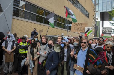 UVA Üniversitesi Amsterdam 'daki Öğrenci Gösterisinde Protestocu Grubu 7-5-2024