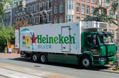 Heineken Gümüş Şirketi Kamyonu Amsterdam 'da Hollanda 27-6-2024