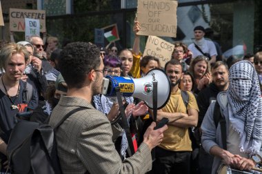 UVA Üniversitesi Amsterdam 7-5-2024 Öğrenci Gösterisinde Erkek Protestocu Özgür Filistinli
