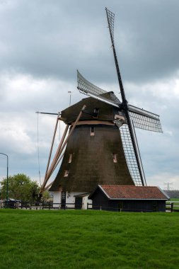 Amsterdam 'daki Mondriaanmolen Fabrikası Hollanda 8-4-2024