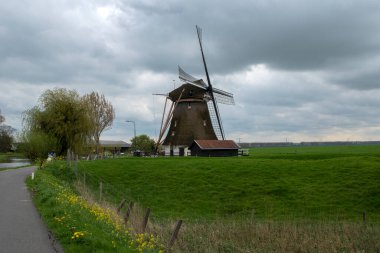 Amsterdam 'daki Mondriaanmolen Fabrikası Hollanda 8-4-2024