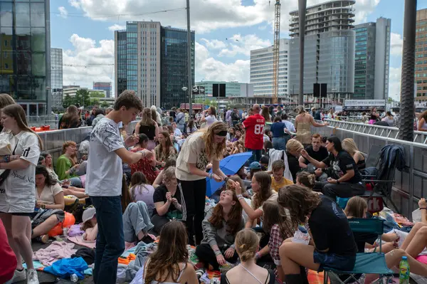 Hollanda, 4-7-2024 tarihli Amsterdam 'da Taylor Swift' in gösterilerine hazırlanıyor.
