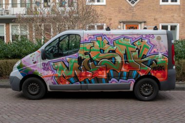 Amsterdam 'da Grafiti ile Opel Minibüs 9-3-2024