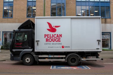 Amsterdam 'daki Pelican Rouge Şirketi Kamyonu Hollanda 21-3-2024