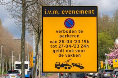 Amsterdam 'daki Kingsday LoêFestival Sokak Tabelasına hazırlanıyor. Hollanda 24-4-2023