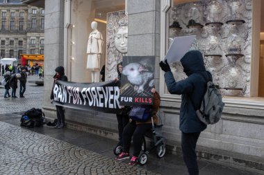 Amsterdam 'da Kürkü protesto eden Protestocular 23-3-2024