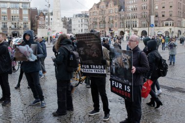 Amsterdam 'da Kürkü protesto eden Protestocular 23-3-2024