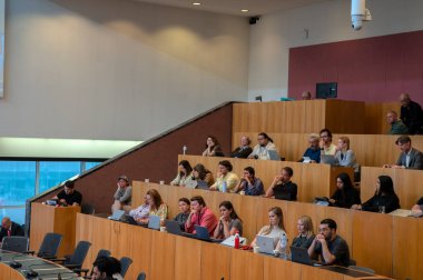 Amsterdam Raadszaal binasında yapılan basın toplantısında Hollanda 10-5-2024