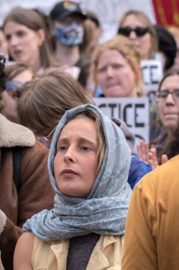 UVA Üniversitesi Amsterdam 'daki Öğrenci Gösterisinde Üzgün Kadın 7-5-2024