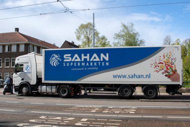 Sahan Süpermarket Kamyonu Amsterdam 'da Hollanda 24-4-2024