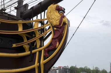 Hollanda 24-5-2024 tarihli Amsterdam 'daki Scheepvaartsmuseum' daki Doen gemisini gönderin.