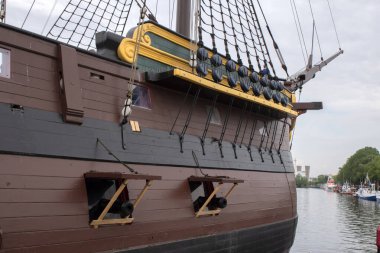 Hollanda 24-5-2024 tarihli Amsterdam 'daki Scheepvaartsmuseum' daki Doen gemisini gönderin.