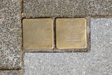 Stolperstein Anıt Taşı Michiel De Lange ve Saartje De Lange-Van De Kar Amsterdam 'da 21-3-2024