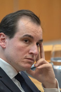 Stijn Nijssen Amsterdam Raadszaal binasındaki halk toplantısında Hollanda 10-5-2024