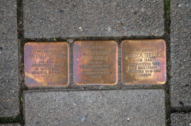 Amsterdam Aile Üreticisi 'nden Stolperstein Anıt Taşı Hollanda 21-3-2024