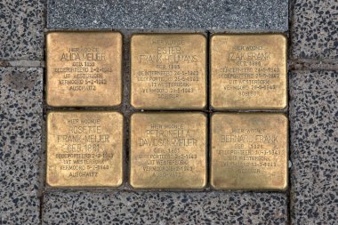 Amsterdam 'daki Frank ve Meijer ailesinden Stolperstein Anıt Taşı 21-3-2024