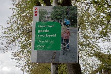 Amsterdam 'da Sokak Tabelası Durdu Hollanda 18-4-2024