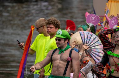 Asya Gururu NL Asya Onur NL Amsterdam 'daki Gaypride Kanal Bot Yürüyüşü Hollanda 3-8-2024