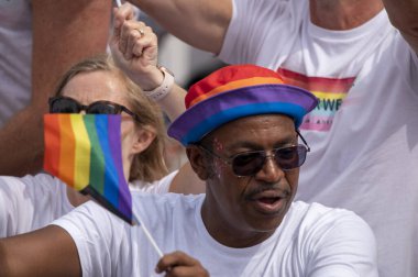 Delta Hava Yolları x KLM Amsterdam 'daki Gaypride Kanal Tekne Geçidi 3-8-2024