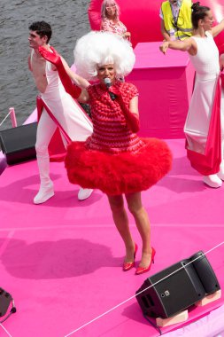 Dolly Bellefleur Teknesi Amsterdam 'daki Gaypride Kanal Geçidi' nde Hollanda 3-8-2024