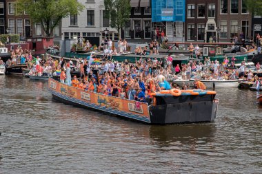 Amsterdam 'da Eşcinsel ve Ayık Kanal Yürüyüşü Hollanda 3-8-2024