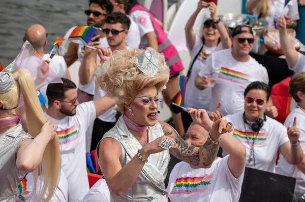 Delta Hava Yolları x KLM Amsterdam 'daki Gaypride Kanal Tekne Geçidi 3-8-2024