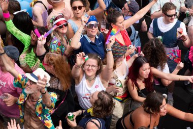 Amsterdam 'daki Gaypride Kanal Geçit Töreni Gurur Üniversitesi 3-8-2024