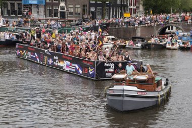 Hollanda 3-8-2024 Amsterdam 'daki Pride Canal Boat Parade Fetişi