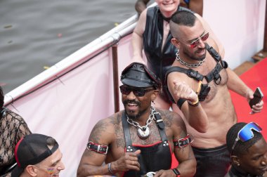Hollanda 3-8-2024 Amsterdam 'daki Pride Canal Boat Parade Fetişi