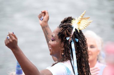 Amsterdam 'daki Flört Kanalı Tekne Yürüyüşü Hollanda 3-8-2024