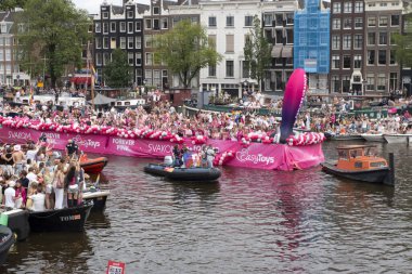 Amsterdam 'da Eşcinsel Gurur Kanalı Geçidi Hollanda 3-8-2024