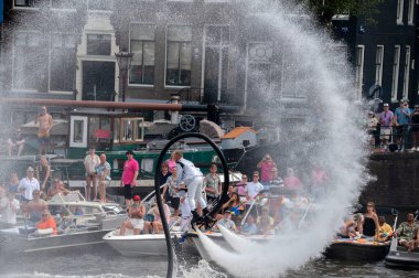 Uçuş Takımı Gaypride Kanal Yürüyüşü Amsterdam 'da Hollanda 3-8-2024