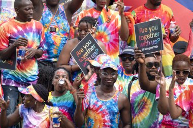 Amsterdam Kanal Yürüyüşünü Destekleyecek Nonoş Hollanda 3-8-2024