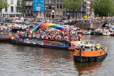 Amsterdam Kanal Yürüyüşünü Destekleyecek Nonoş Hollanda 3-8-2024