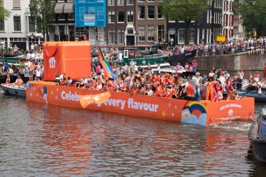 Thuisbezorgd.nl Gaypride Kanal Geçidi Amsterdam Hollanda 3-8-2024