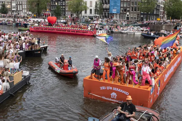 Thuisbezorgd.nl Gaypride Kanal Geçidi Amsterdam Hollanda 3-8-2024