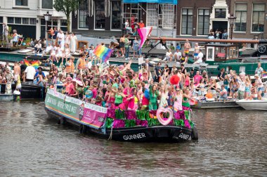 Bar Buka Gaypride Kanal Yürüyüşü Amsterdam Hollanda 3-8-2024