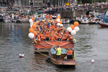 NOC NSF Gaypride Kanal Geçidi Amsterdam Hollanda 3-8-2024