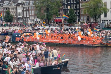 NOC NSF Gaypride Kanal Geçidi Amsterdam Hollanda 3-8-2024